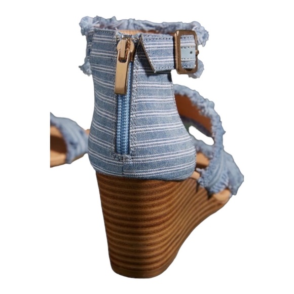 NEW Dolce by Mojo Moxy Cassie Jean Wedge Sandals Sz 7 - Picture 4 of 4